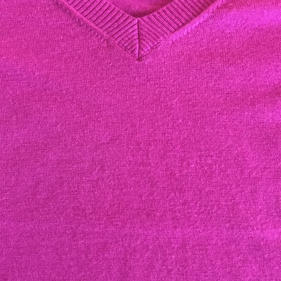 J crew fuschia merino wool v-neck sweater S - Picture 4 of 5